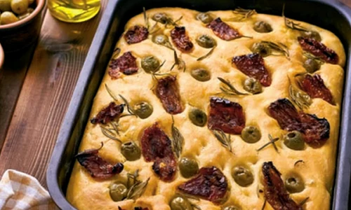 focaccia cu rozmarin, masline si rosii uscate jpg