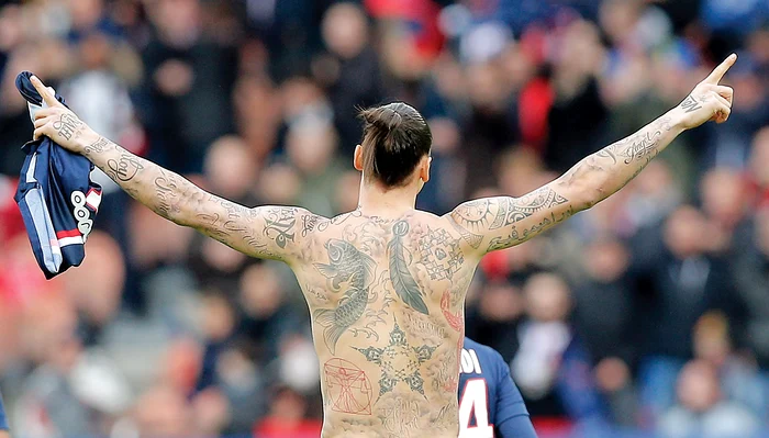 Pe spatele atacantului suedez sunt tatuajele care îl definesc ca om