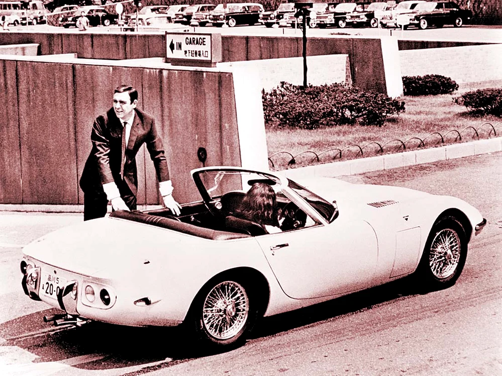 În 1967, în “Nu trăieşti decât de două ori” Connery conduce o Toyota 2000 GT