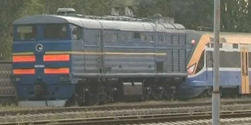 Garnitura modernizată în România este acum tractată de o locomotivă sovietică. Sursa: Jurnal.md