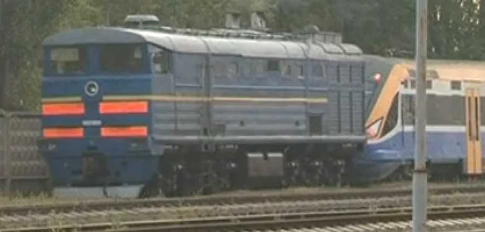 Garnitura modernizată în România este acum tractată de o locomotivă sovietică. Sursa: Jurnal.md