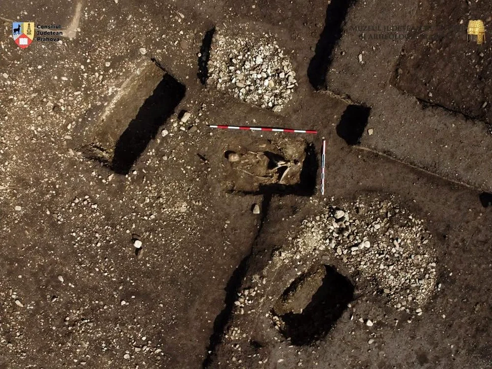 Morminte preistorice descoperite la Băicoi (© Muzeul Județean de Istorie și Arheologie Prahova)