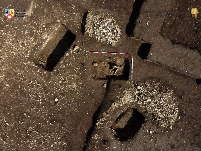 Morminte preistorice descoperite la Băicoi (© Muzeul Județean de Istorie și Arheologie Prahova)