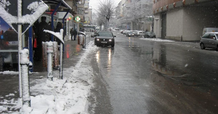 Locuitorii de pe două străzi nu au energie electrică
