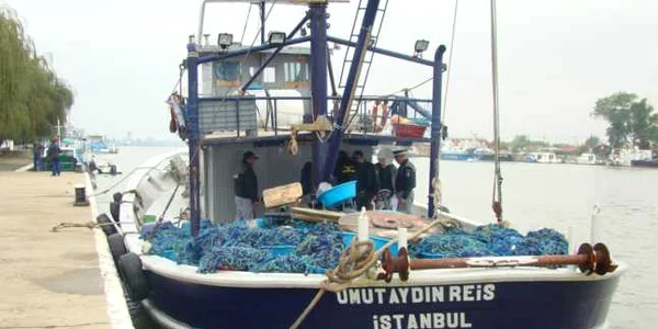 Pescador turcesc prins in Marea Neagra