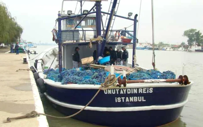 Pescadorul turcesc a fost adus la Sulina. FOTO Garda de Coastă Constanţa