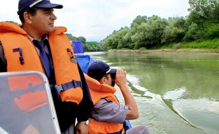 
    Poliţişti de frontieră (Foto: Arhivă)  