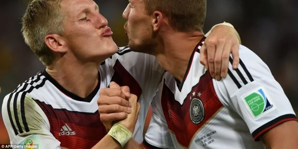 podolski - schweinsteger FOTO AFP/Getty
