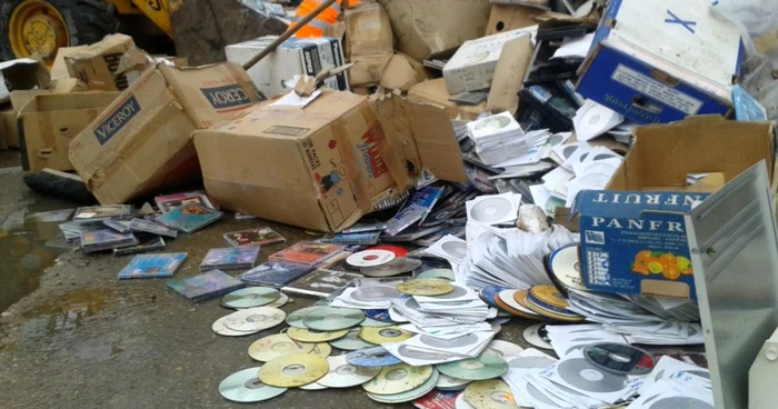 cd uri distruse foto igpr