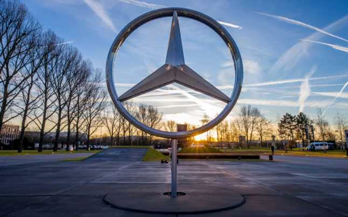 Spre deosebire de VW, care a recunoscut că a manipulat testele referitoare la emisii, ani la rând, Daimler a respins orice ilegalitate.