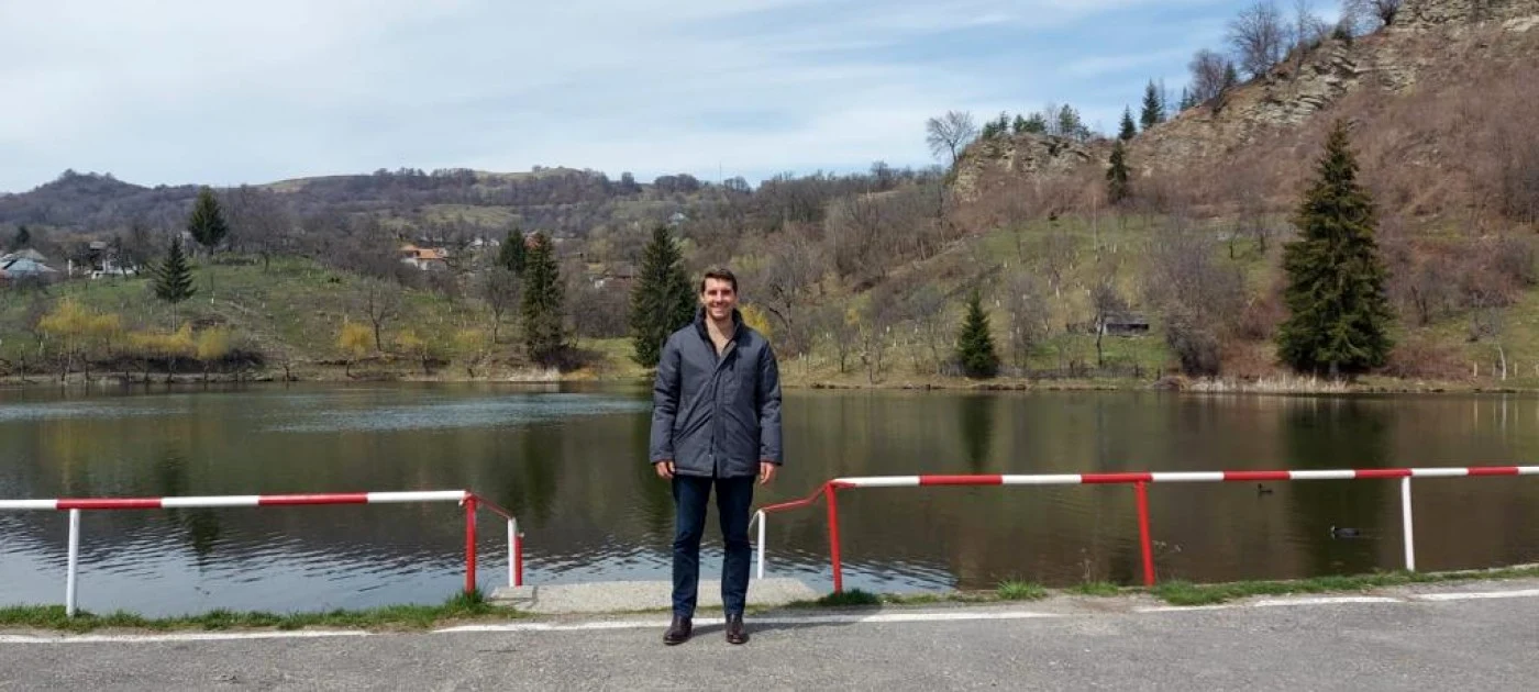 Principele Nicolae la participa pe 16 şi 23 octombrie la acţiunea de împădurire din comuna Corbi FOTO: arhiva personală