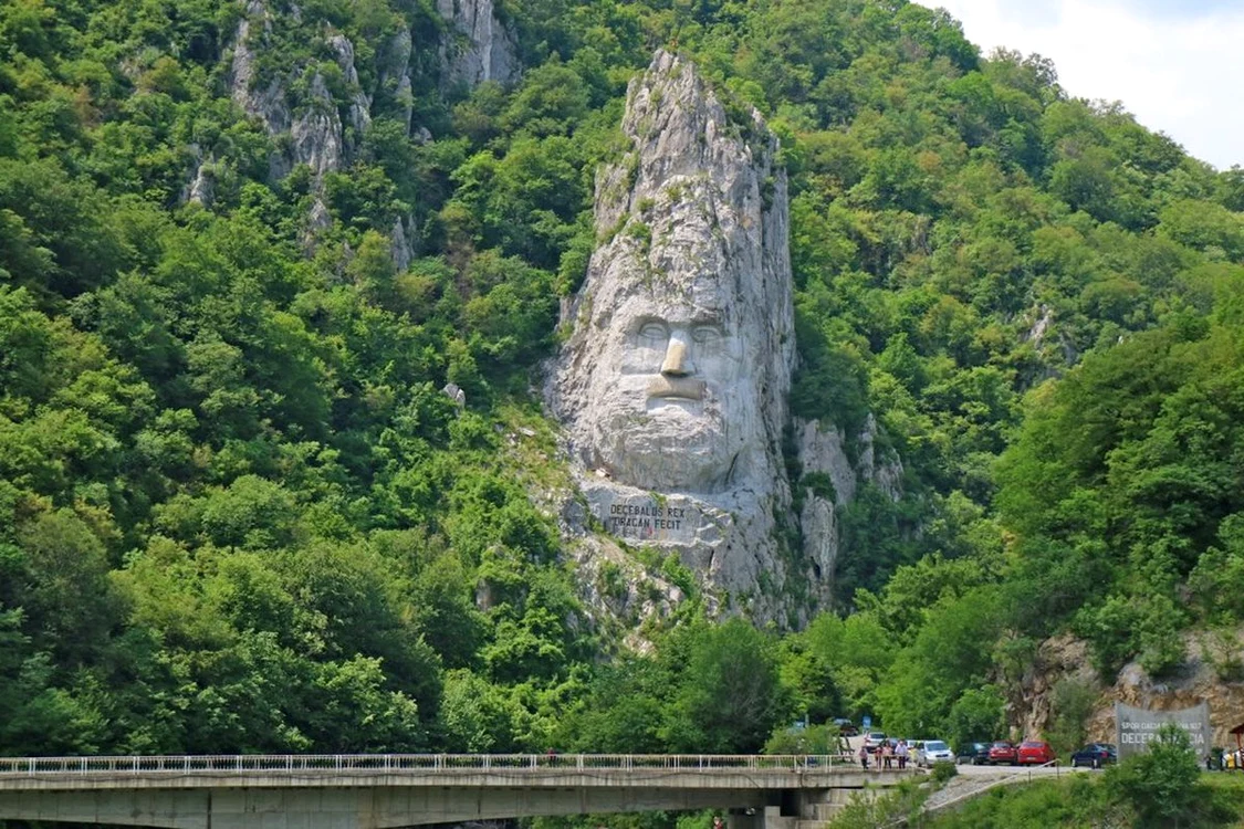 Chipul lui Decebal de la Cazanele Dunării / foto: Wikipedia