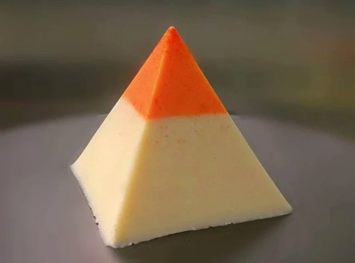 Poftiţi la ciorba sub formă de piramidă!