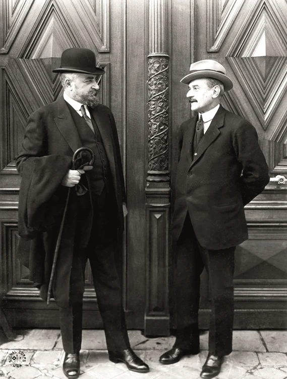 2  MARE Ion I C  Brătianu și Nicolae Mișu la Paris în timpul Conferinței de Pace in 1919  o fotografie din Arhivele Diplomatice ale Ministerului Afacerilor Externe jpg jpeg