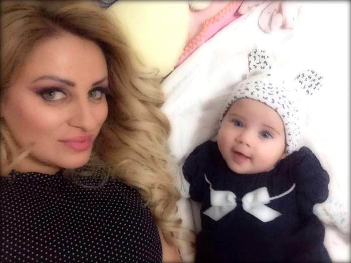 Sânziana o creștinează pe micuța sa în ziua de Constantin și ElenaFoto: arhivă personală