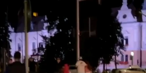 Femeie batuta pe o strada din Brasov FOTO Captură Video