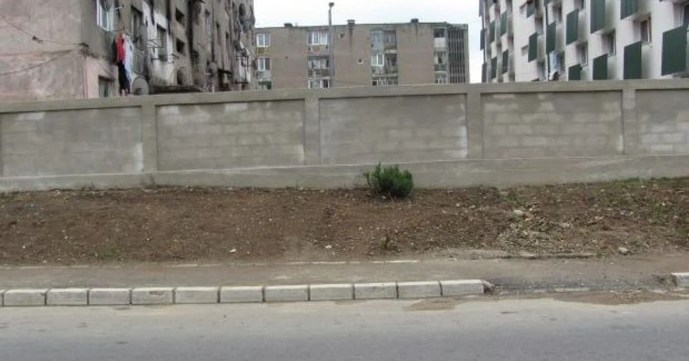 Zidul de la Baia Mare stârneşte furia regelui romilor Florin Cioabă