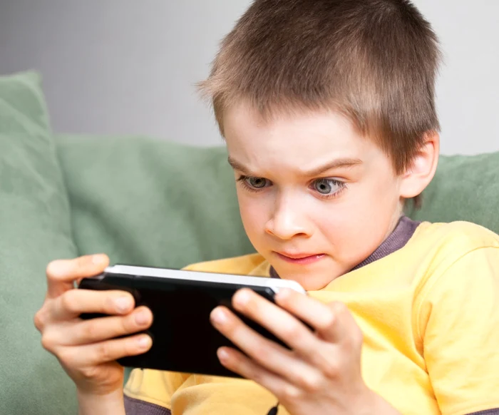Copiii devin dependenţi de tehnologii de la vârste tot mai mici FOTO Shutterstock