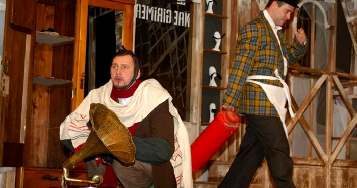 Actorii vor urca pe scenă de la ora 18.30
