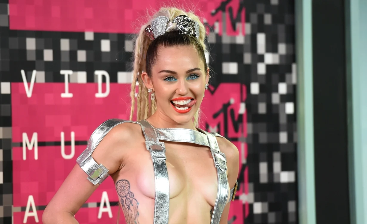 
    Vedete surprinse fără lenjerie intimă: Blondina a șocat cu această ținută, la premiile MTV 2015Foto: Getty  