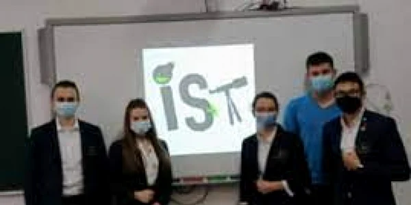 Echipa de liceeni care a câştigat concursul internaţional pentru studenţi. FOTO