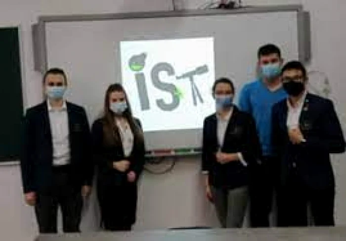 Echipa de liceeni care a câştigat concursul internaţional pentru studenţi. FOTO