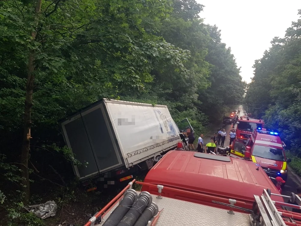 
    Doi morţi, între care un copil de patru ani, într-un accident produs în judeţul Giurgiufoto: ISU Giurgiu  