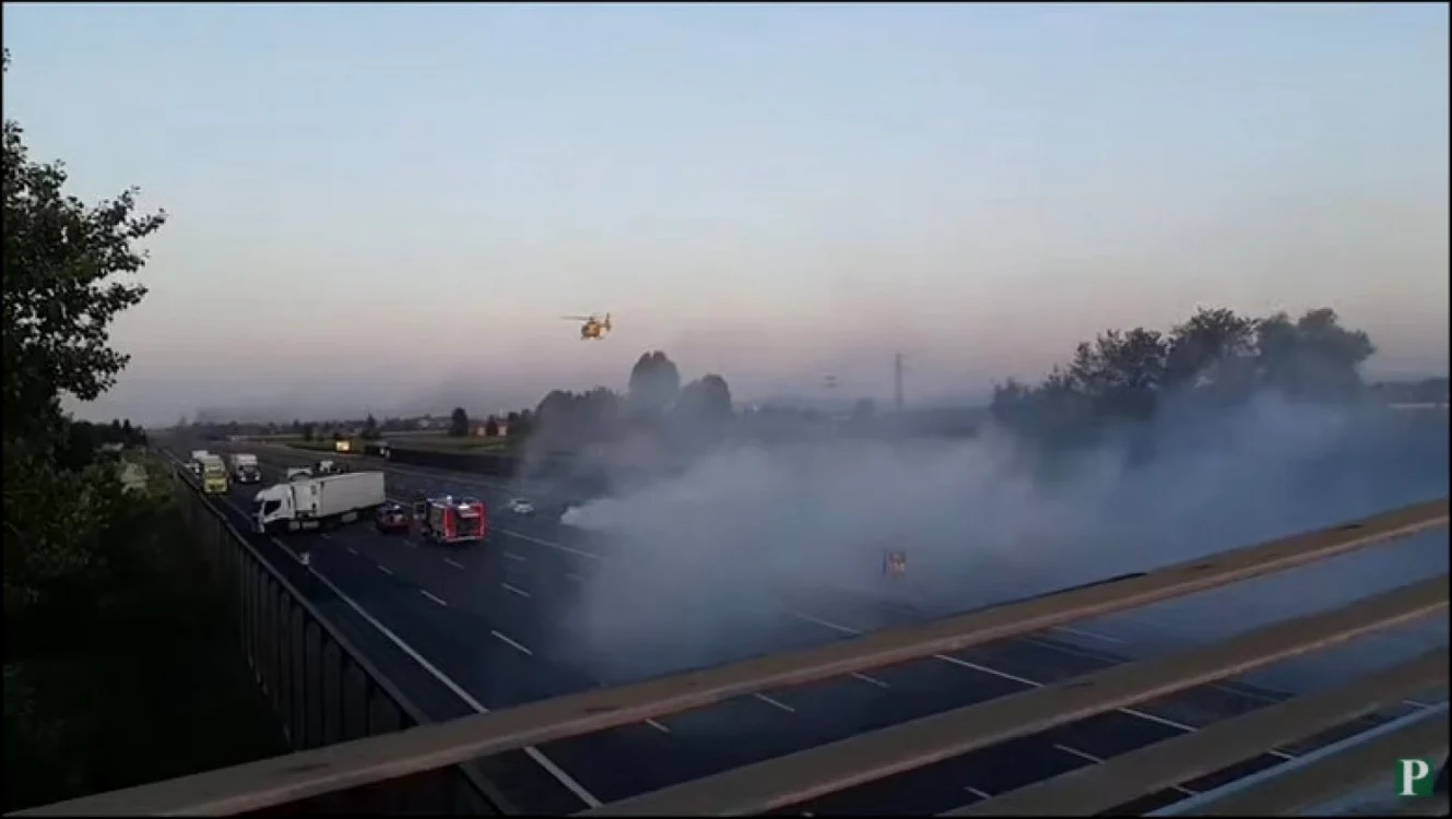 Atac
armat asupra unei maşini blindate pe o autostradă din Italia. SURSA: Captură Video, Digi24.