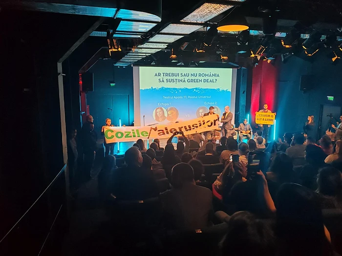 Greenpeace a întrerupt o dezbatere la care a luat parte ministrul Burduja Foto: Adrian Vintilă/FB
