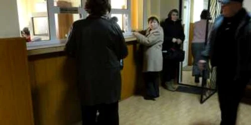 Arhiva: Pensionarii care nu sunt acasă când vine poştaşul îşi pot lua banii de la ghişee