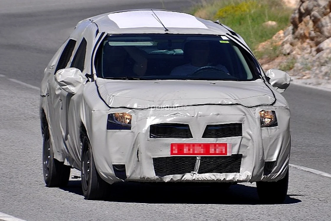 
    Noul Logan a fost surprins în timpul unor teste (Foto: autoevolution.com)  
