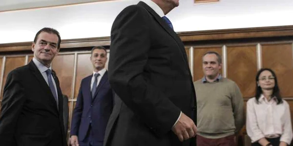 Klaus Iohanis şi Ludovic Orban la şedinţă informală a Cabinetului Orban la guvern FOTO Inquam Photos Octav Ganea