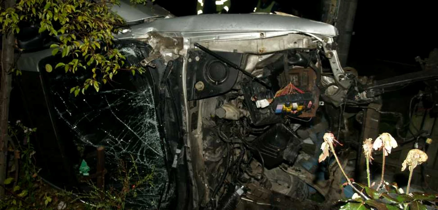 Accident din cauza vitezei neadaptate la un carosabil umed