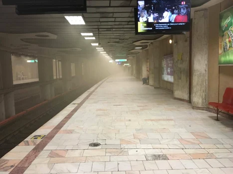 Fum la metrou la victoriei FOTO Adevarul