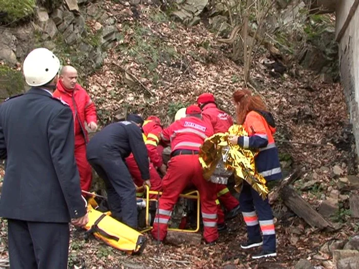 Femeia a fost preluată şi condusă la Spitalul din Turnu Severin FOTOCorina Macavei