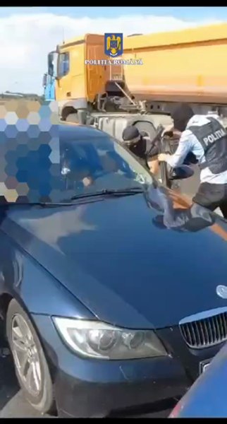 Femei în vârstă lăsate fără bani, în autobuz. Doi hoți de portofele din Brăila au fost prinși în flagrant și reținuți 