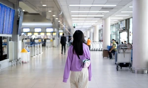  Pasager în haine confortabile în aeroport FOTO Shutterstock