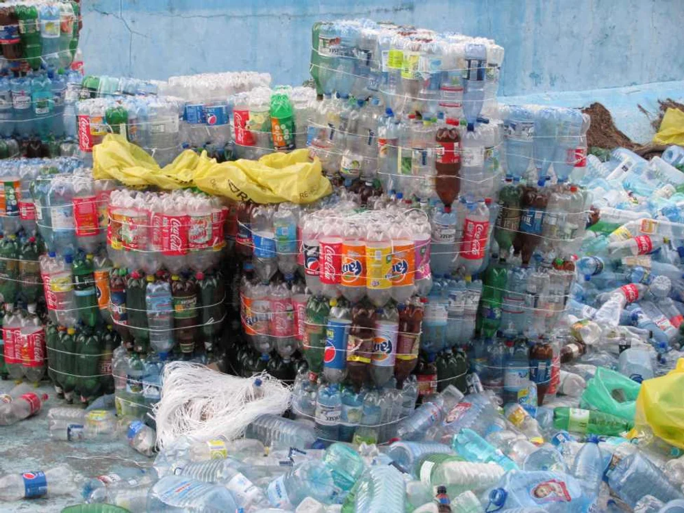 Construirea podului a început în piscina de la Căpiţe Foto: Ştefan Both
