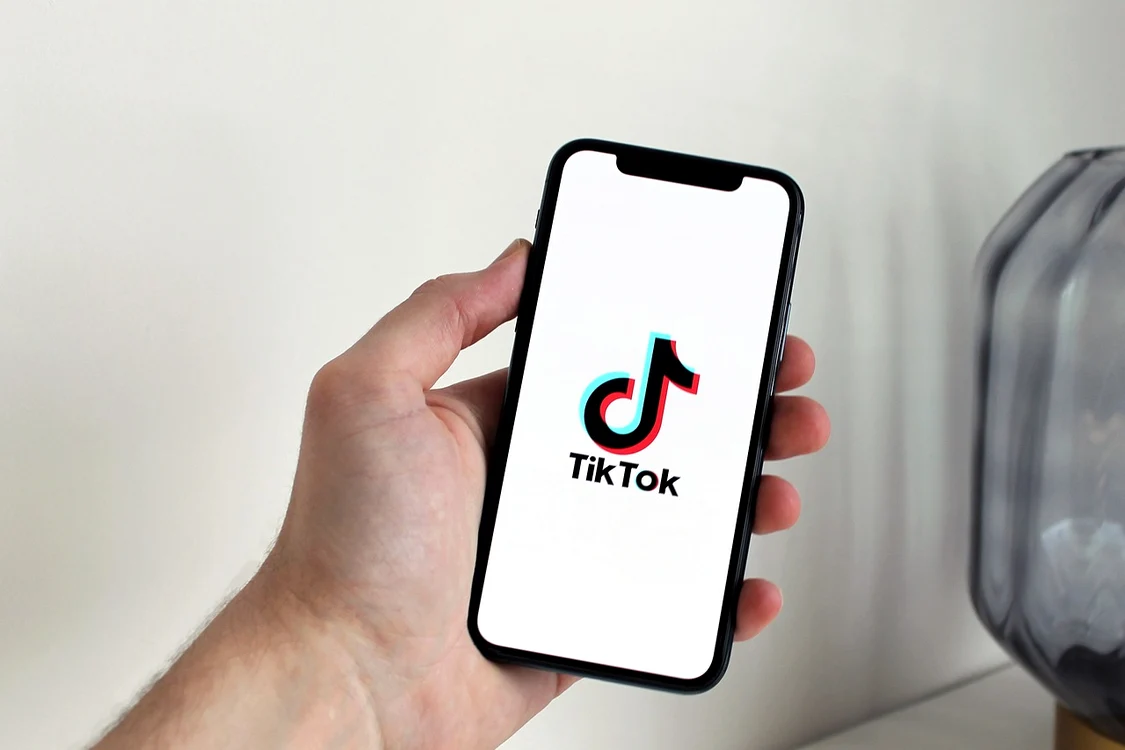 Candidații se promovează masiv pe TikTok