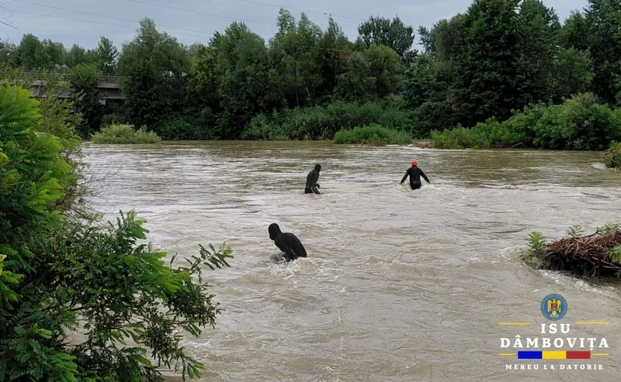 Doi tineri dispăruți în râul Argeș au fost găsiți morți după trei zile de căutări