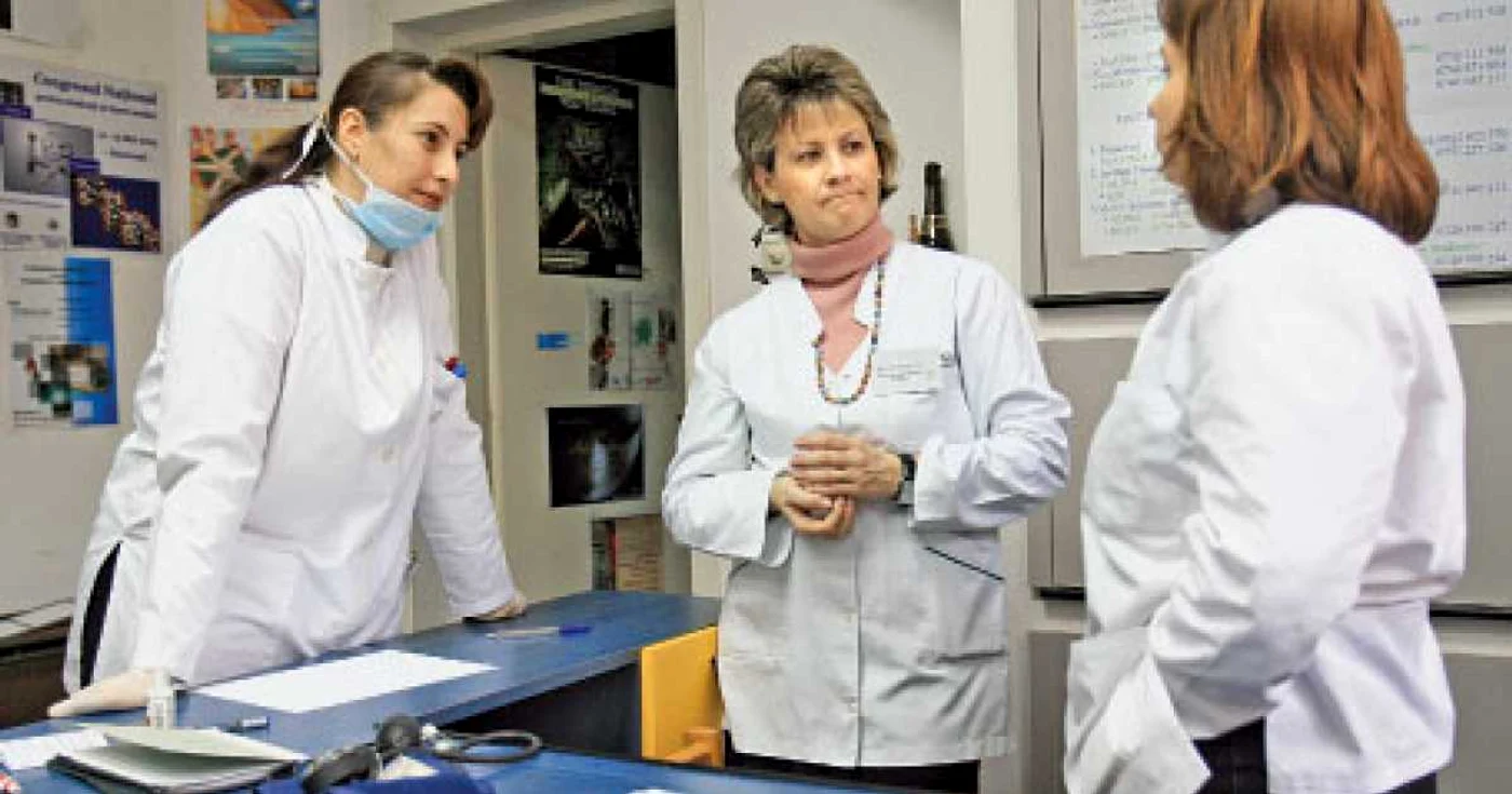 Asistentele medicale au aşteptat  în zadar tineri dispuşi să-şi facă vaccinul antiporcin
