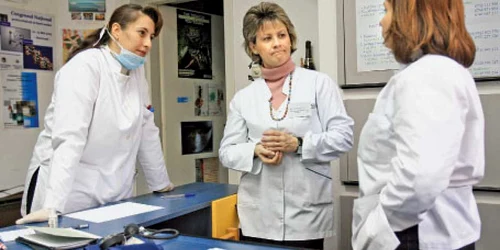 Asistentele medicale au aşteptat  în zadar tineri dispuşi să-şi facă vaccinul antiporcin