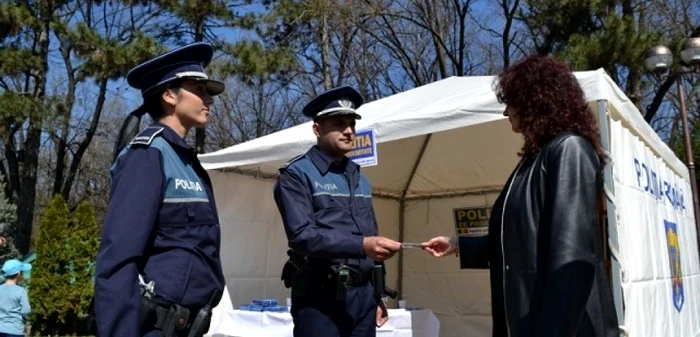 Poliţiştii tulceni au o serie de sfaturi pentru a vă feri de hoţi                  FOTO Poliţia Română