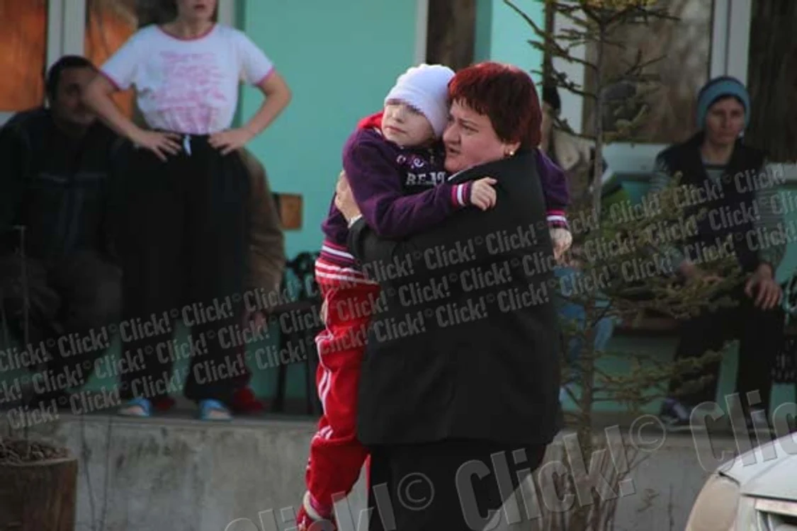 
    Tânăra care cântărea 16 kilograme la 19 ani, a fost externată şi dusă într-un centru de plasament (Foto: Sandrinio Neagu)  