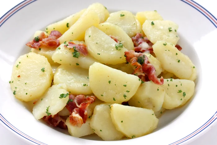 Salată de cartofi noi