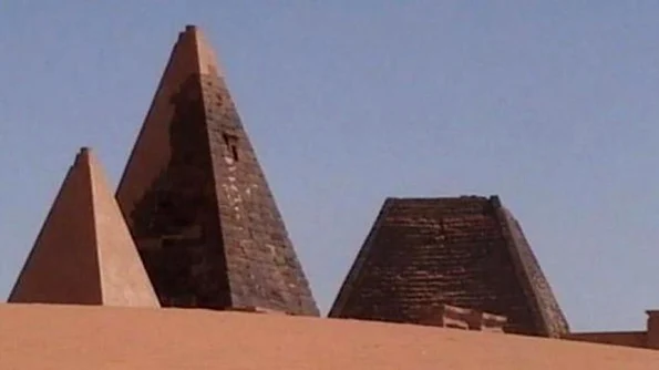 16 piramide descoperite pe teritoriul Sudanului jpeg