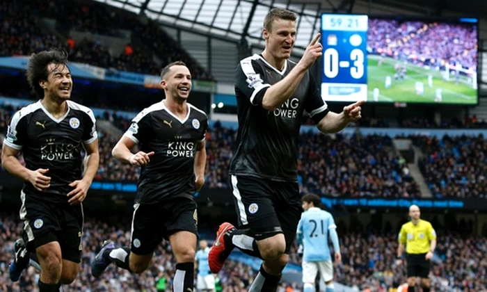 Jucătorii lui Leicester celebrează după golul al treilea, marcat de Huth FOTO Getty Images