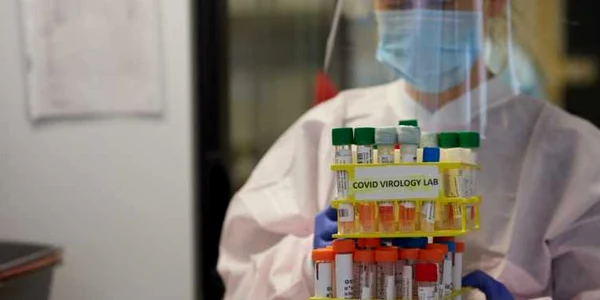 Medici pacient coronavirus COVID 19 pandemie test teste laborator probe  FOTO Mediafax