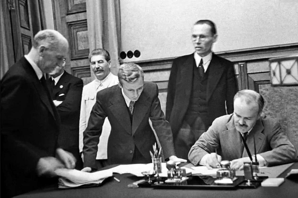 Semnarea Pactului Ribbentrop-Molotov