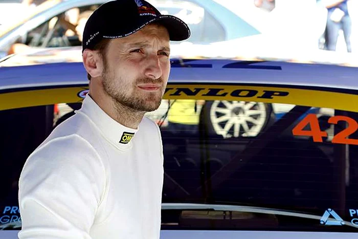 Dani Oţil face licitaţie pe FacebookFOTO: Arhiva personală